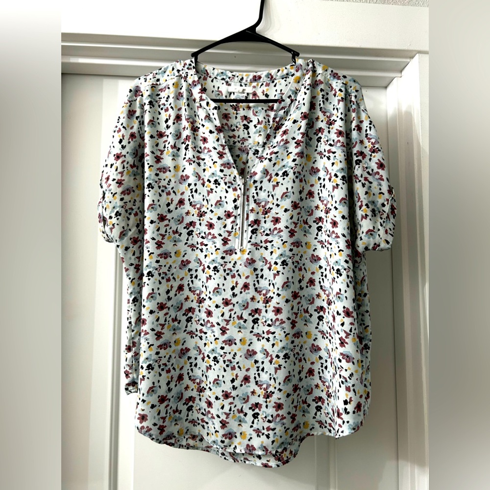 Maurice’s size L short sleeve blouse.